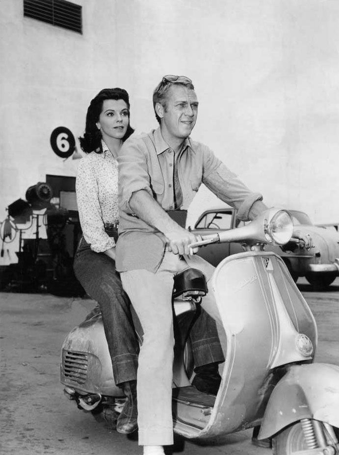 MC QUEEN VESPA CLASSIC 2